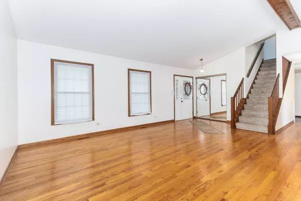 7843 W Carrie Court, Frankfort, IL 60423