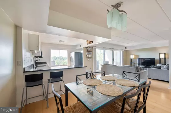 130 ROBERTS LN #300, Alexandria, VA 22314