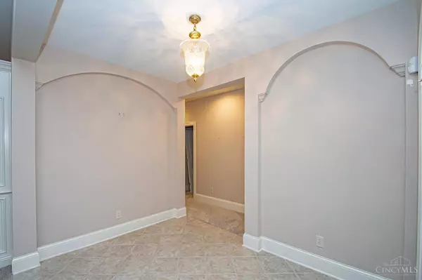 1225 Club View Dr, Centerville, OH 45459