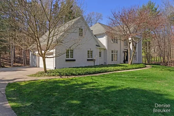 7780 Sandy Hollow SE Drive, Alto, MI 49302