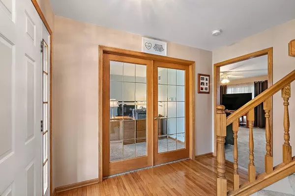 128 Devonshire DR, Dekalb, IL 60115