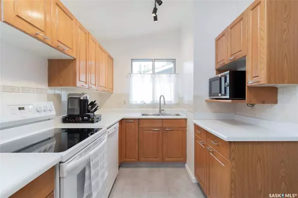 320 Simon Fraser CRESCENT, Saskatoon, SK S7H 3T4