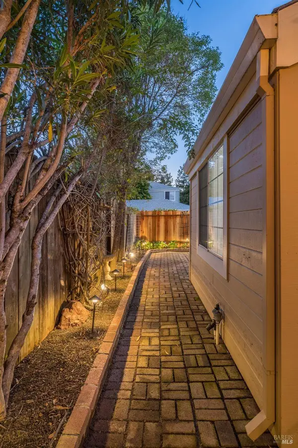 2717 2717 Elks Way, Napa, CA 94558