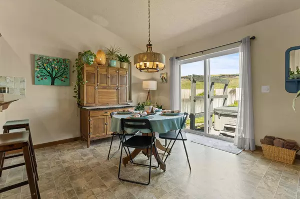 1001 Golden Hills Dr, Cheney, WA 99004