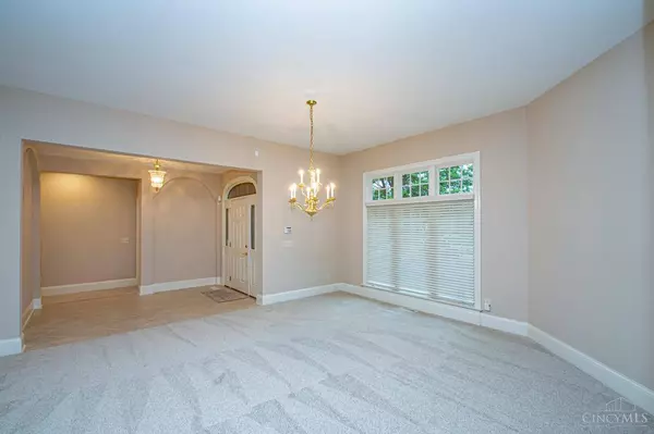 1225 Club View Dr, Centerville, OH 45459