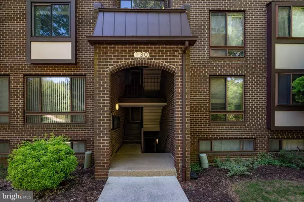 130 ROBERTS LN #300, Alexandria, VA 22314