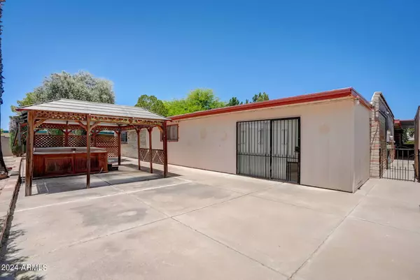 9020 E HENRY Place, Tucson, AZ 85710