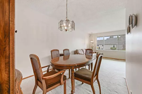 232 Silver Brook WAY NW, Calgary, AB T3B 3G8