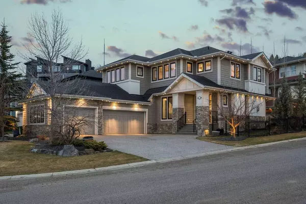 22 Crestridge Mews SW, Calgary, AB T3B 0M1