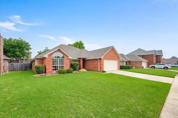 3007 Clairemont Lane, Euless, TX 76039