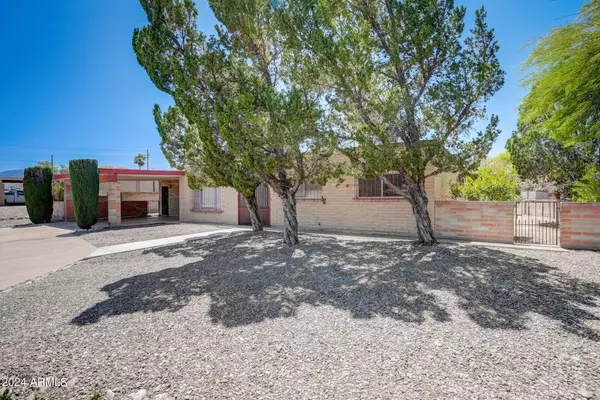 9020 E HENRY Place, Tucson, AZ 85710