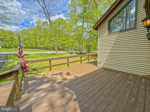 12218 HONEYSUCKLE DR, East Stroudsburg, PA 18302