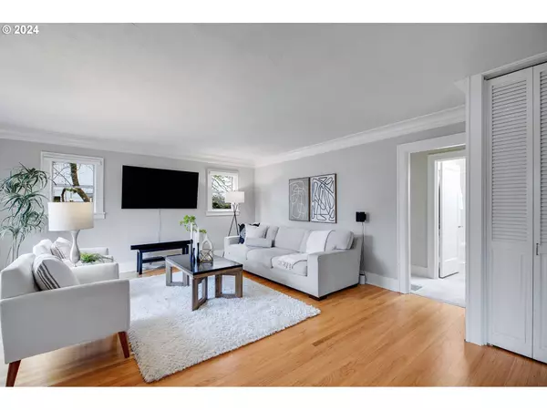 7518 SE CARLTON ST, Portland, OR 97206