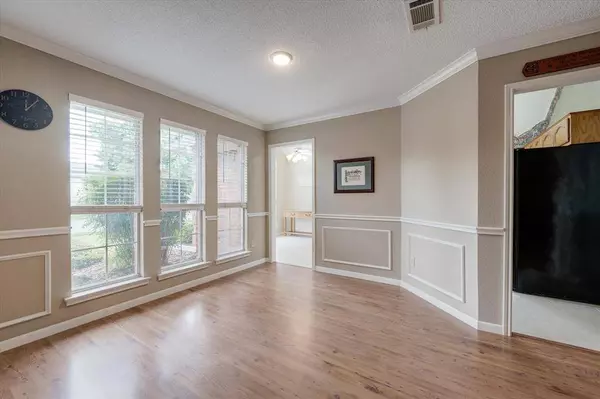 3007 Clairemont Lane, Euless, TX 76039