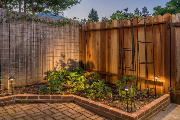 2717 2717 Elks Way, Napa, CA 94558