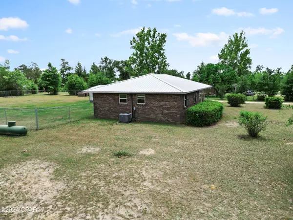 5053 Jeanette Drive DR, Marianna, FL 32446