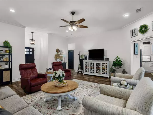 306 Ella Street, Whitesboro, TX 76273