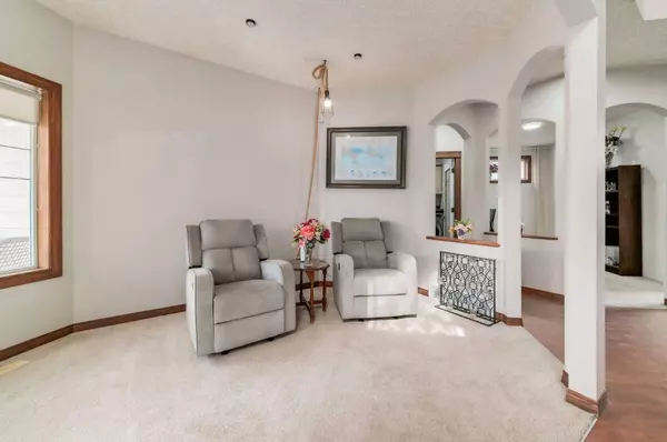 359 Chaparral DR SE, Calgary, AB T2X 3M1