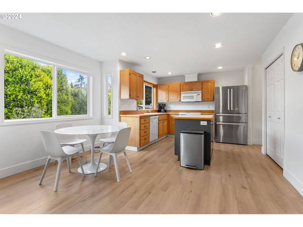 13801 CLEVELAND ST, Oregon City, OR 97045