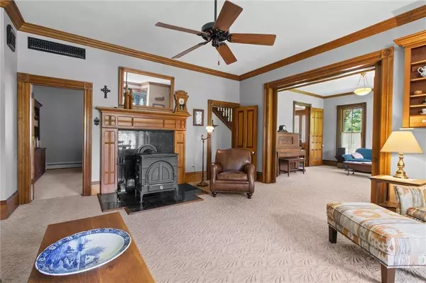 207 N 5th ST, Lawrence, KS 66044