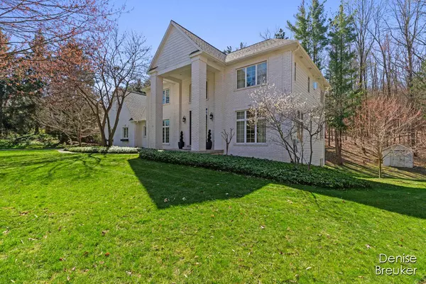 7780 Sandy Hollow SE Drive, Alto, MI 49302