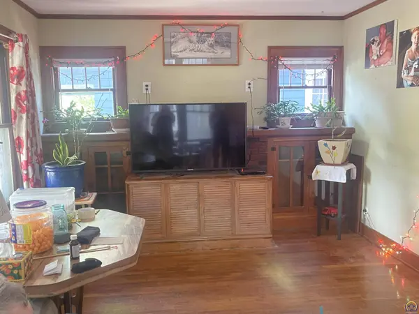 2024 SW Lincoln ST, Topeka, KS 66604