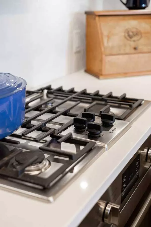 823 5 AVE NW #329, Calgary, AB T2N 0R5