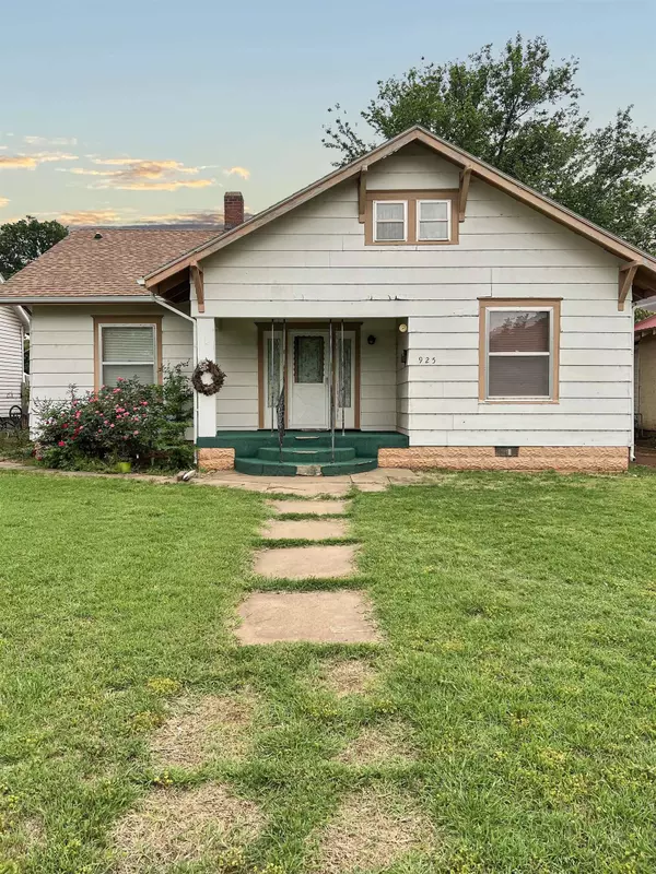 925 Center, Alva, OK 73717