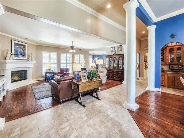 108 Silver Rose Boulevard, Burleson, TX 76028