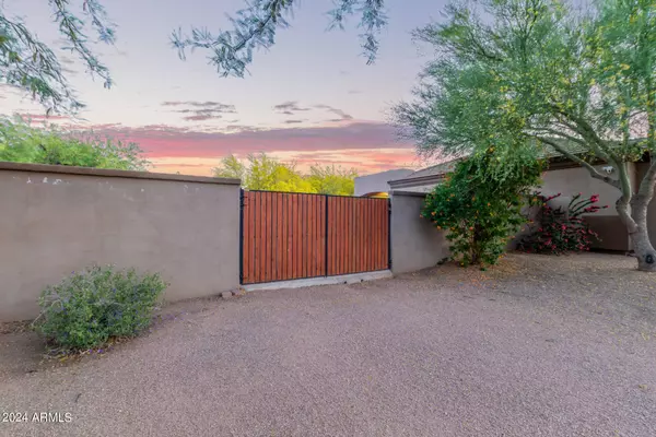 6767 W MARRON Drive, San Tan Valley, AZ 85144