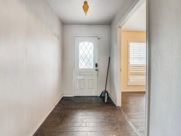 1913 Chesham Drive, Carrollton, TX 75007