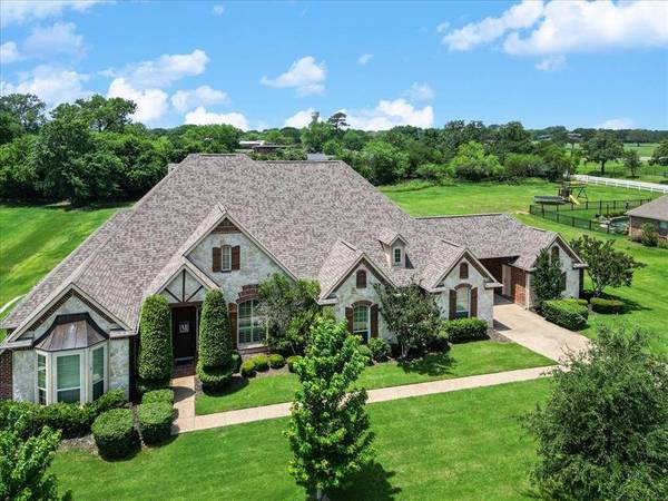 108 Silver Rose Boulevard, Burleson, TX 76028