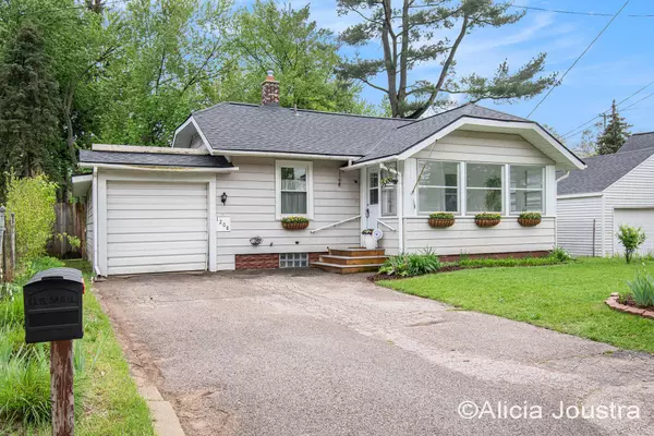 1208 Calgary NE Street, Grand Rapids, MI 49505