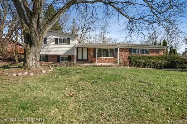 6987 SANDALWOOD, Bloomfield Hills, MI 48301