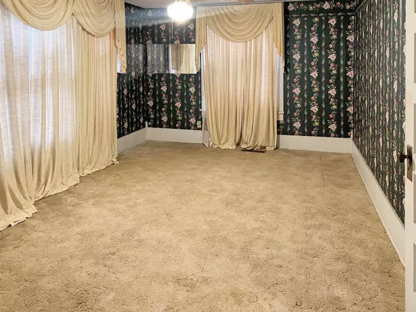 925 Center, Alva, OK 73717