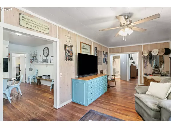 23636 WARTHEN RD, Elmira, OR 97437