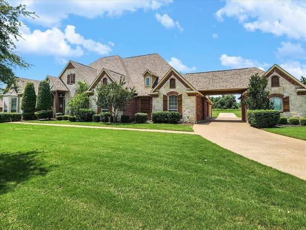 108 Silver Rose Boulevard, Burleson, TX 76028