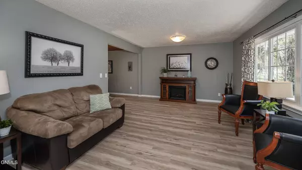 1240 West Coulee RD, Bismarck, ND 58501