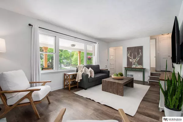 2130 S 38th Avenue, Omaha, NE 68105