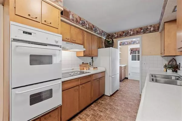 722 W Elm ST, Olathe, KS 66061