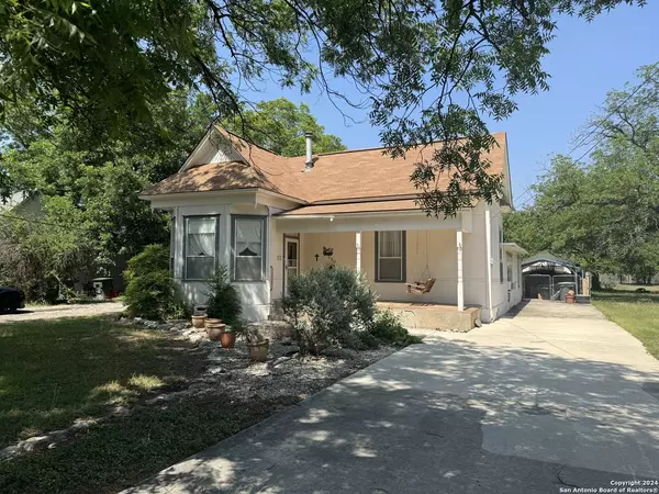 530 High ST, Uvalde, TX 78801