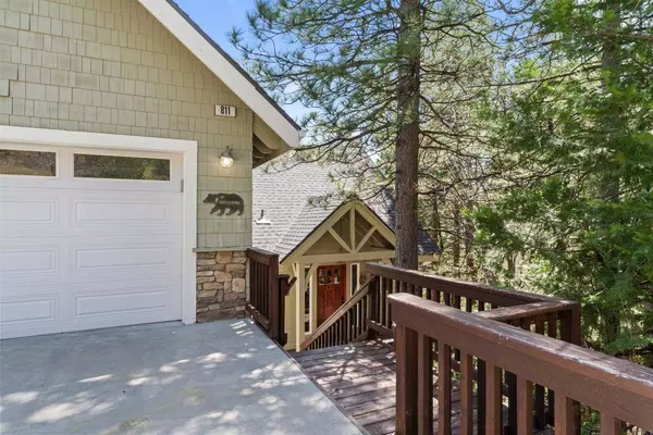 811 Crown DR, Lake Arrowhead, CA 92352