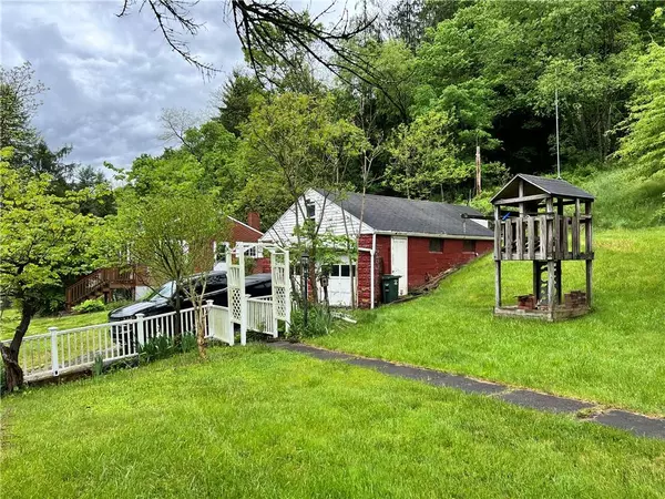3169 Jacks Run Rd, White Oak, PA 15131