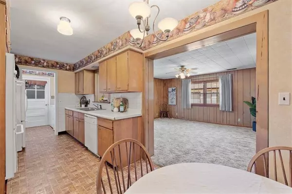 722 W Elm ST, Olathe, KS 66061