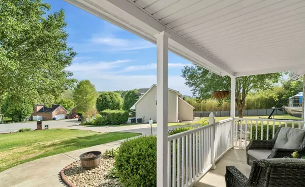 219 Sweet Gum Ln, Oak Ridge, TN 37830