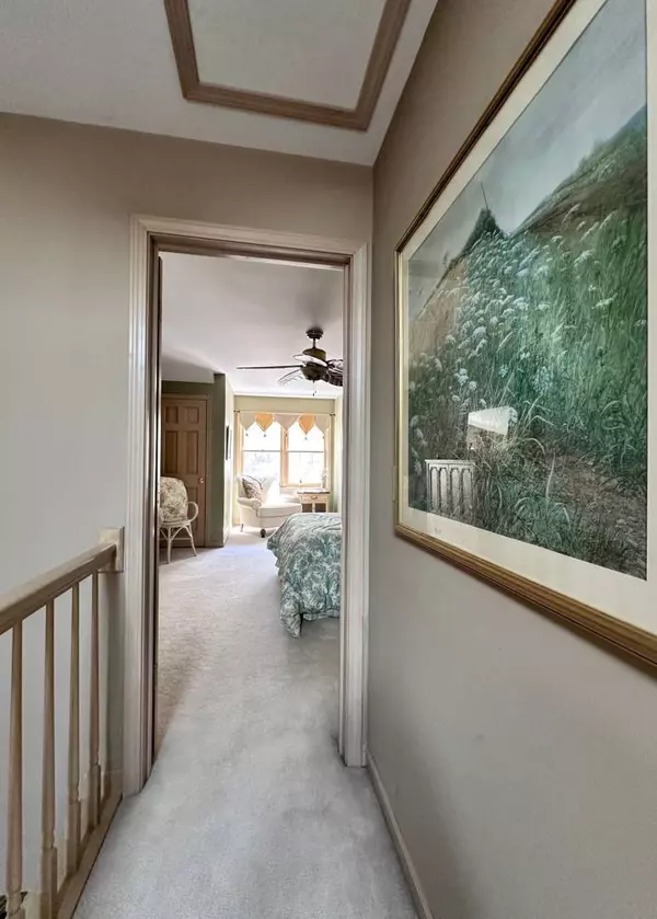 525 Bradbury Lane, Geneva, IL 60134