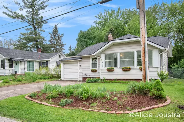 1208 Calgary NE Street, Grand Rapids, MI 49505