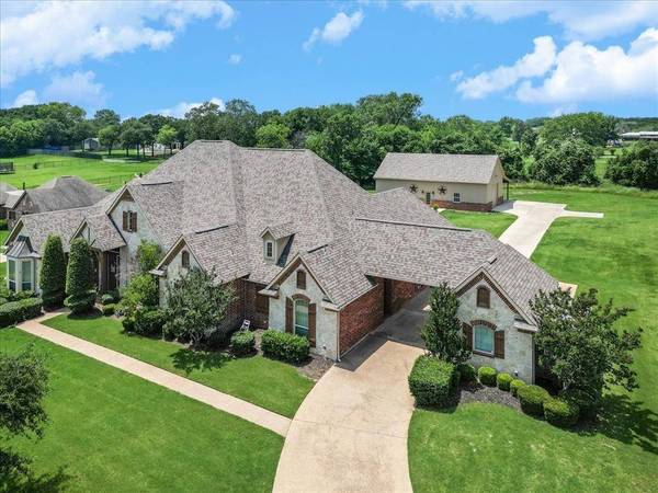 108 Silver Rose Boulevard, Burleson, TX 76028