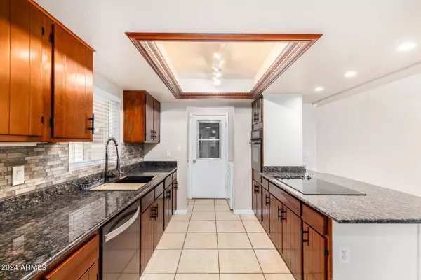 9616 N 43RD Lane, Glendale, AZ 85302