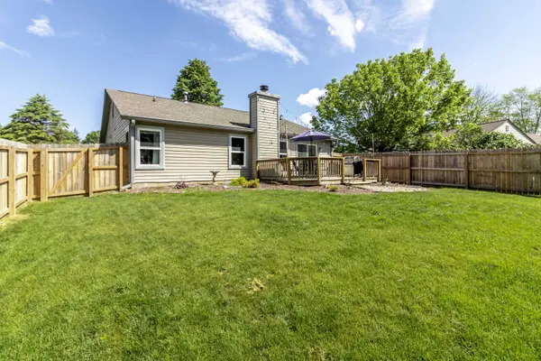 6881 Cherry Laurel LN, Fishers, IN 46038